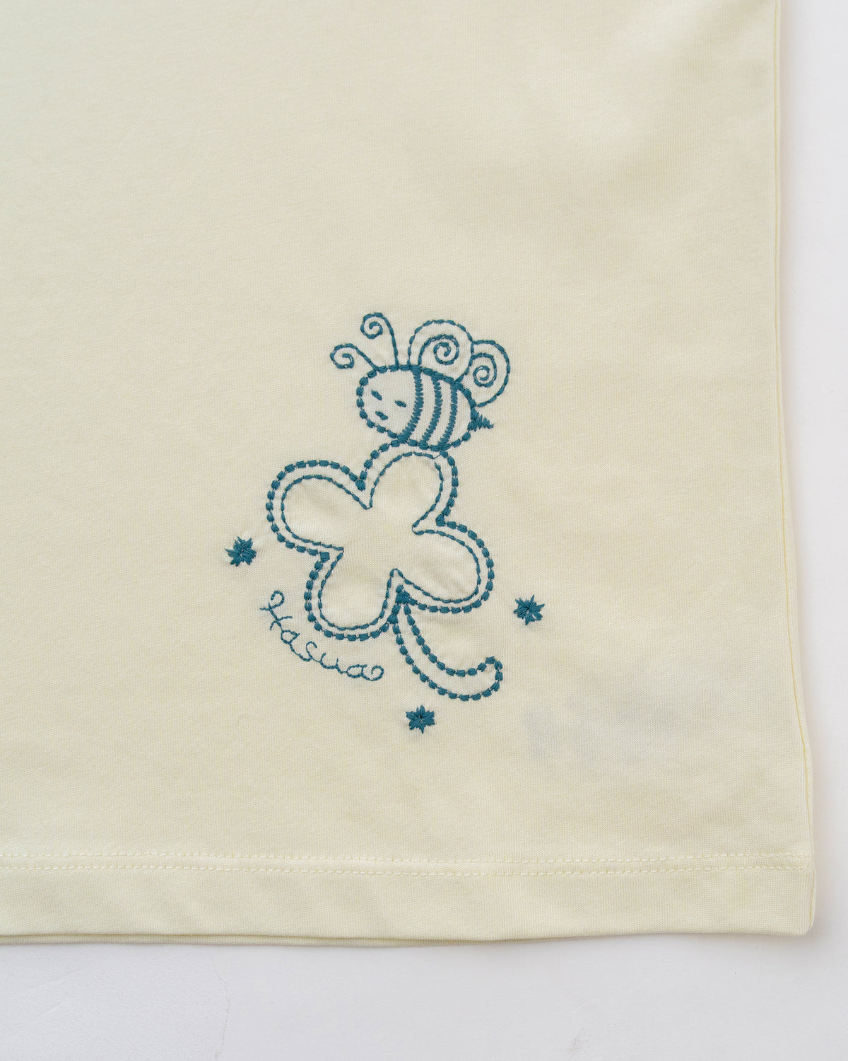 Lucky Bee Embroidery Tee (Cream)