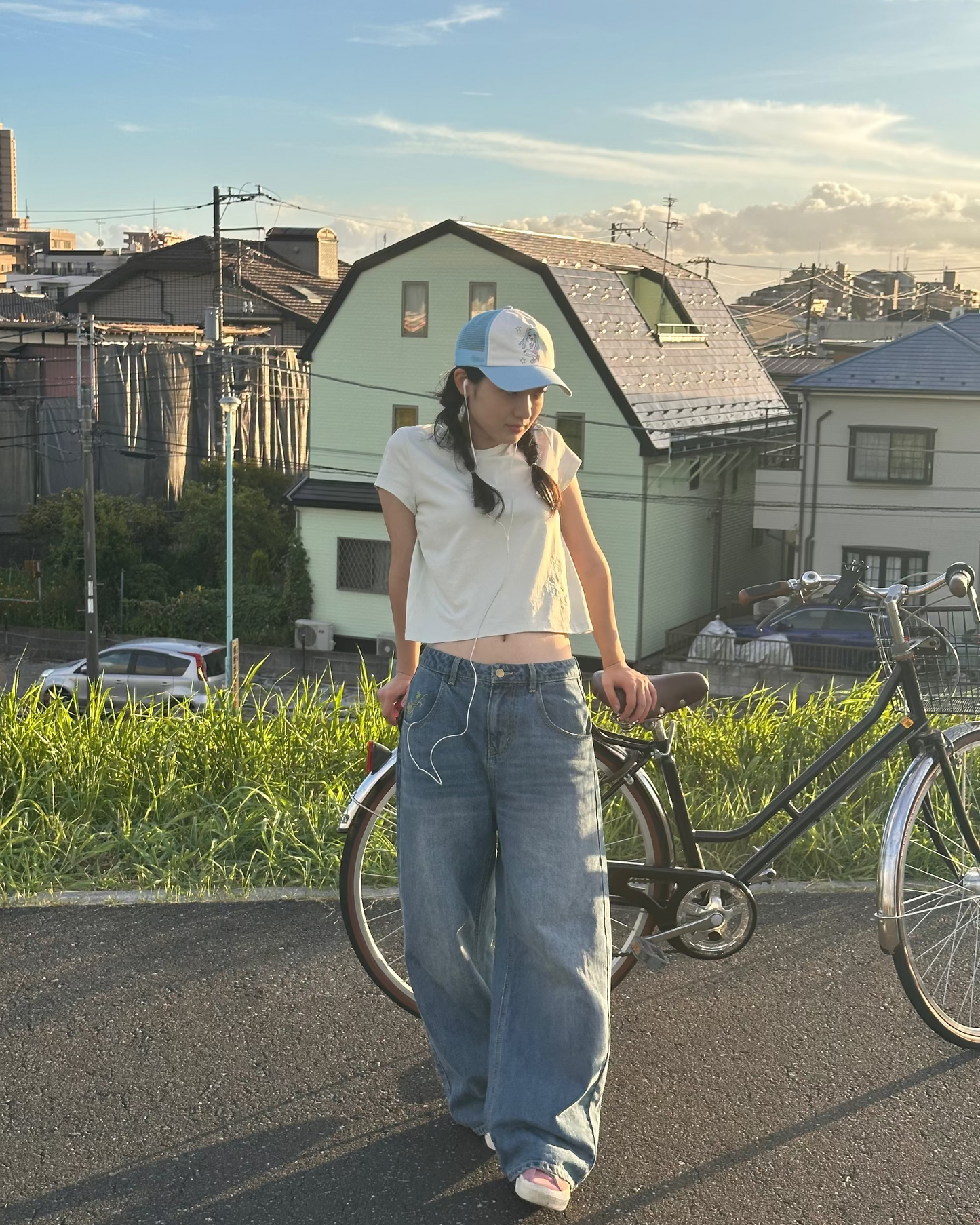 Lucky Bee Embroidery Tee (Pale mint)