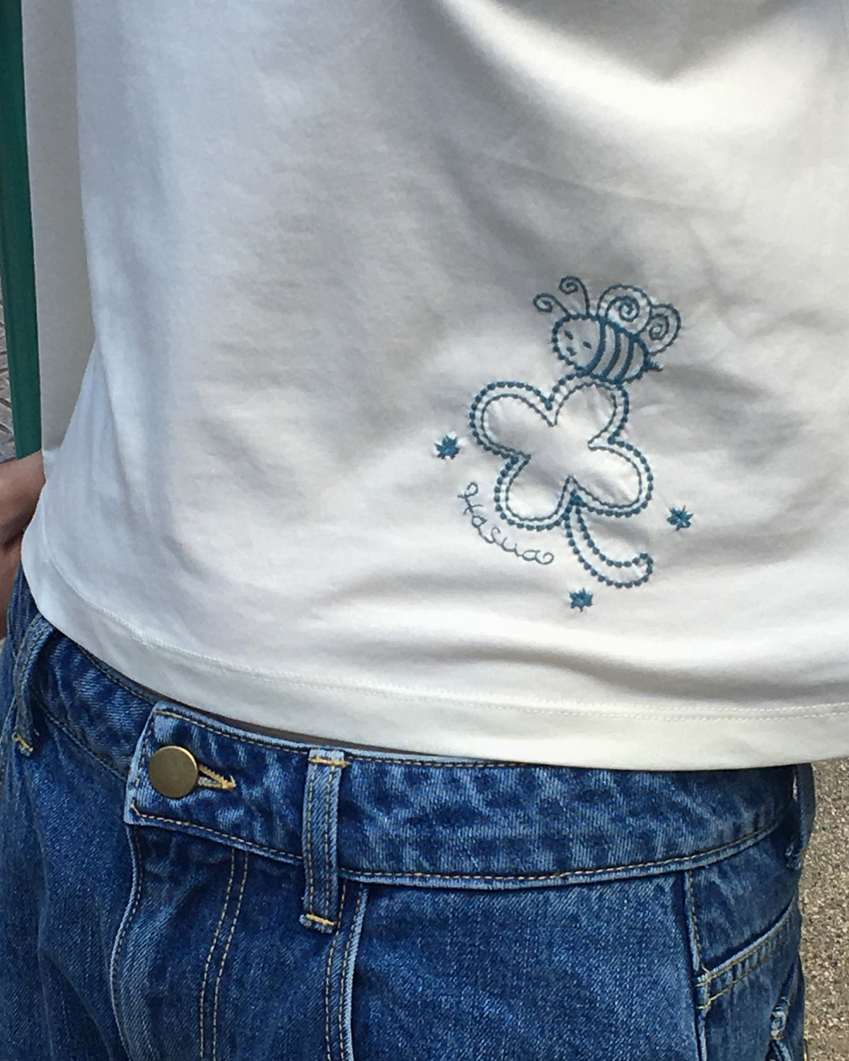 Lucky Bee Embroidery Tee (Cream)